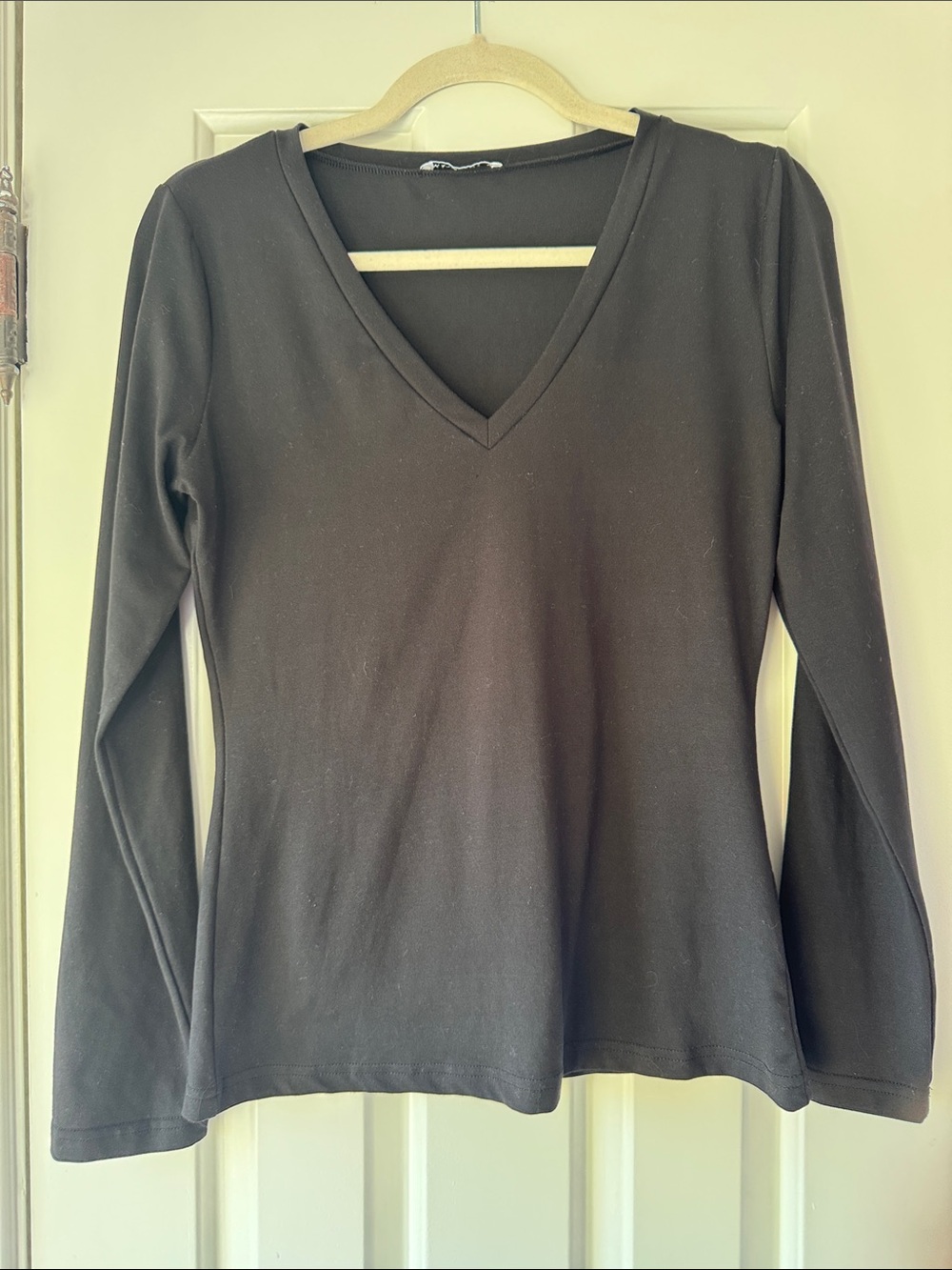 Women's Long-Sleeve V-Neck Tee in Black